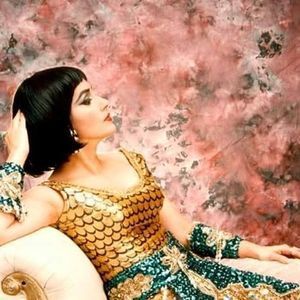 Meet your Posher, Ana del pilar